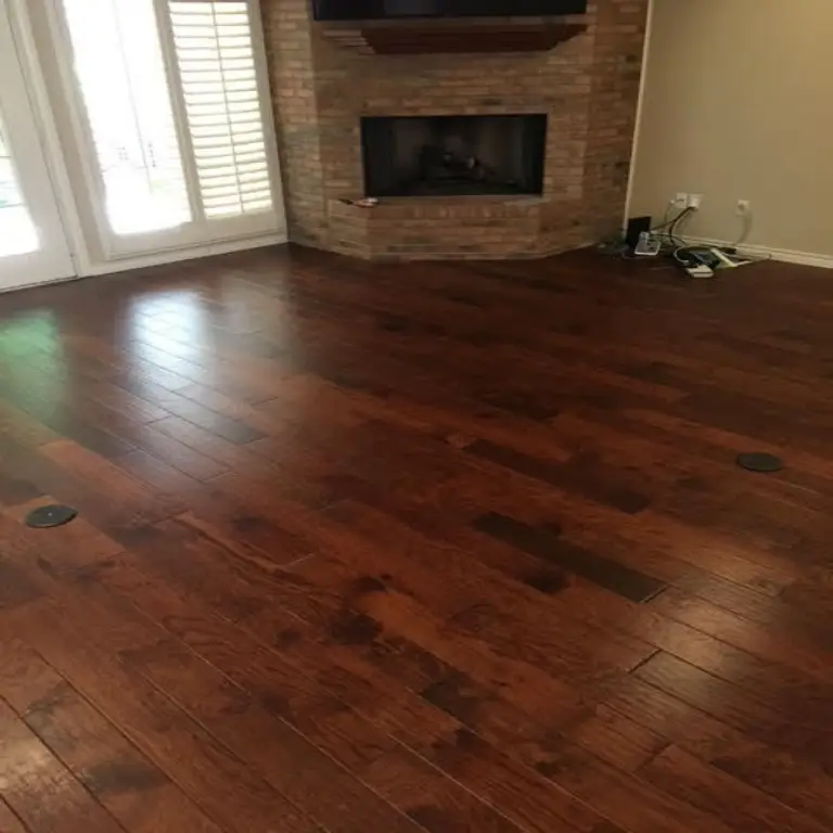 modern-living-room-hardwood-flooring-design-installation-Lubbock-TX-professional-residential-renovation-project