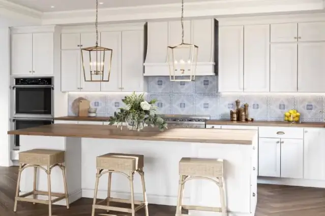 Shaker-White-Cabinet-768x426 (1)