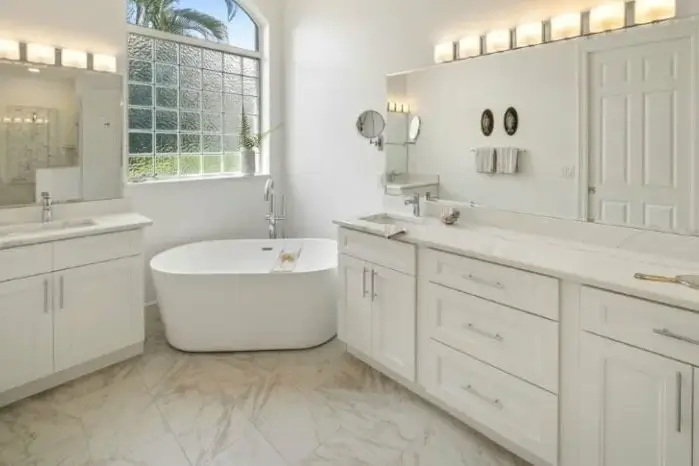 verona-white-bathroom-header-768x466 (1)