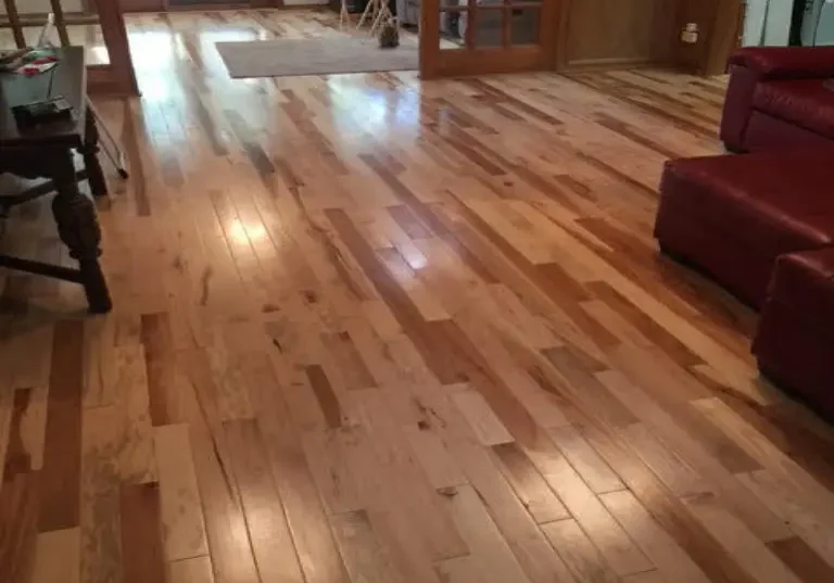 modern-living-room-hardwood-flooring-design-installation-Lubbock-TX-professional-residential-renovation-project